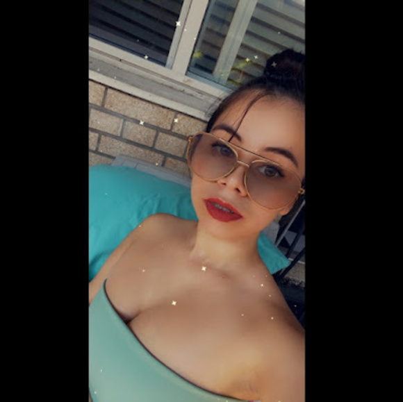 Meet your Posher, Alex - Picture 1 of 1